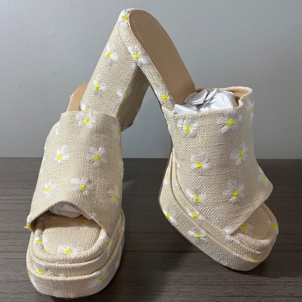 NWOT JustFab Bristol Daisy Embroidered Platform Mules Size 10 Cottage core retro